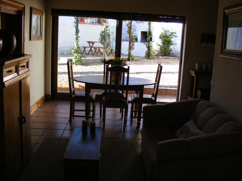 Pepper Tree Accommodation Бофорт-Уэст Номер фото