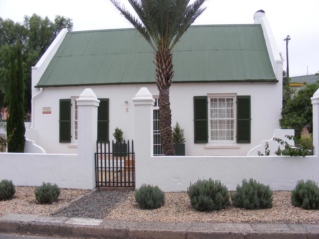 Pepper Tree Accommodation Бофорт-Уэст Номер фото